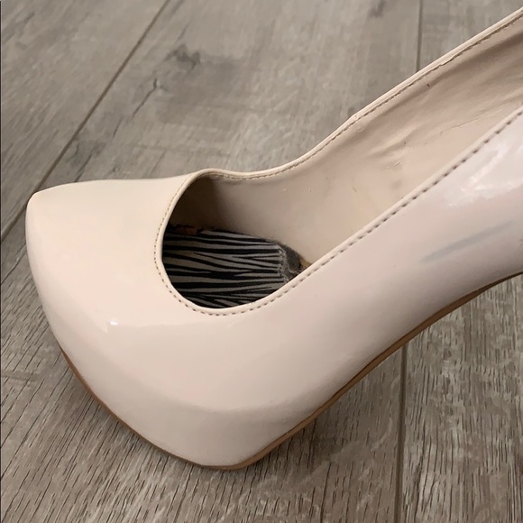 Shoe dazzle cream and rhinestone heels size 6.5 - Picture 7 of 10